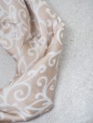 Satengskjerf beige og rosa thumbnail