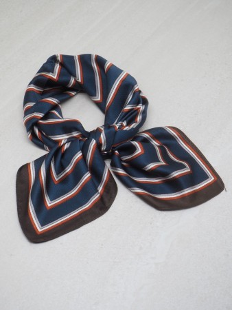 Satengskjerf striper blå og brun