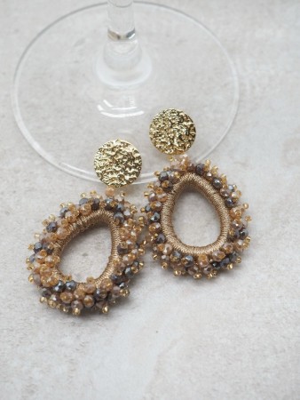 Øredobber med glassperler beige og brun