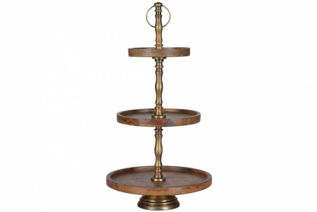 Etasjefat med tre etasjer i tre og messing