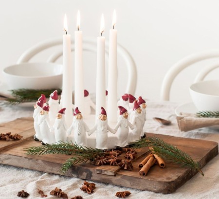 Adventslysestake - hvite nisser i ring