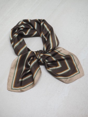 Satengskjerf striper beige og brun