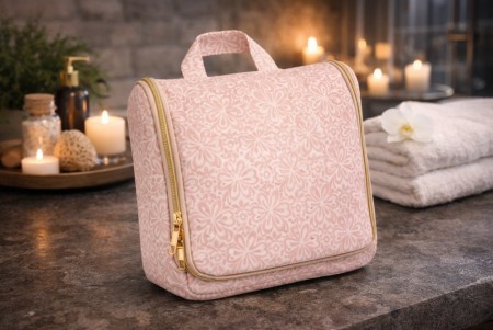 Toalettmappe rosa med oppheng og gulldetaljer