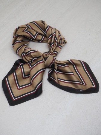 Satengskjerf striper beige og sort