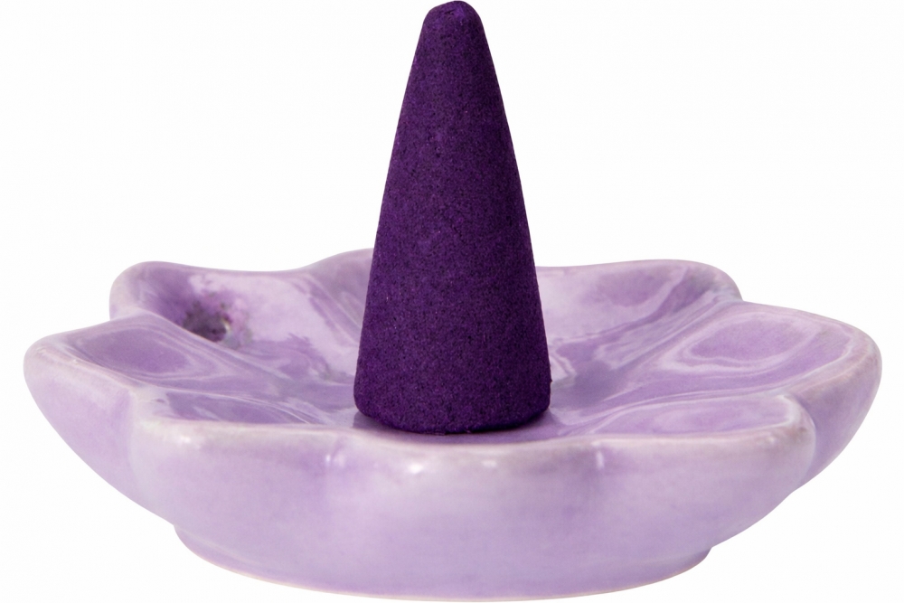 Nyt avslappende øyeblikk med røkelseskjegler som dufter herlig! Leveres med praktisk holder – perfekt for ro og velvære.